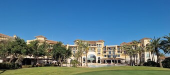 Luxury Villa - Pet Friendly & Free Parking