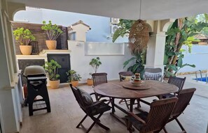 Villa | Outdoor dining