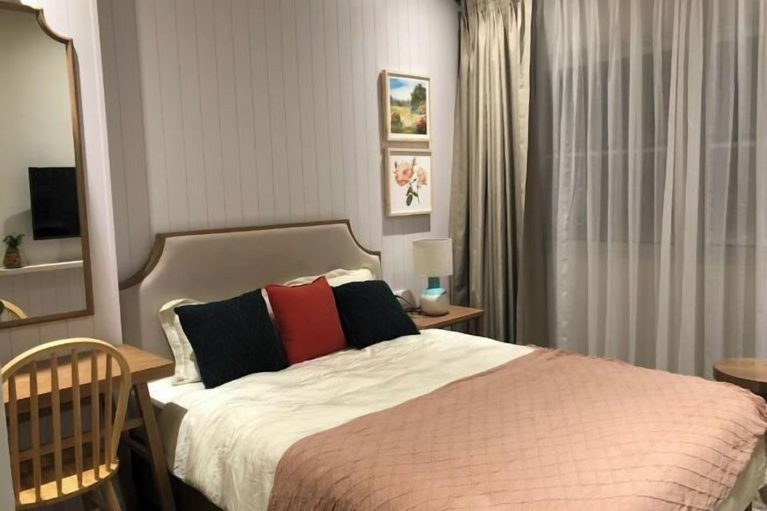 Free WiFi, bed sheets