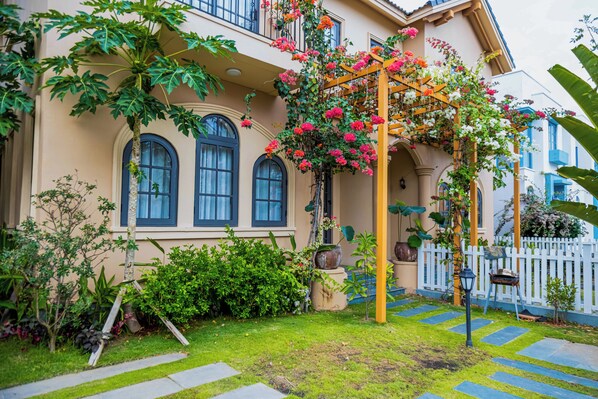 Deluxe Villa, 3 Bedrooms, Garden View | Pemandangan taman