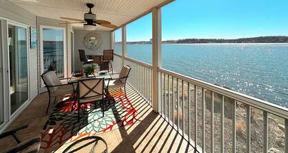 Luxury 2 Bed/2 Bath Lakefront Condo w/Dock/Deck/Pools-Minutes from Bagnell Strip-Sleeps 6