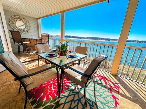 Regatta Bay Getaway-Luxury Lakefront Condo/2BD/2BA/Deck/Pool/Dock-6PP