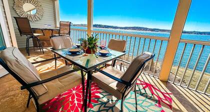 Regatta Bay Getaway-Luxury Lakefront Condo/2BD/2BA/Deck/Pool/Dock-6PP