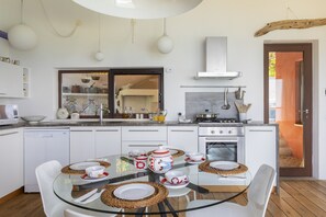 Fridge, oven, dishwasher, cookware/dishes/utensils - Villa Talia 4 by Massimo Villas (Cefalù)