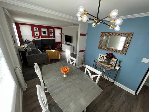 Televisión y chimenea 