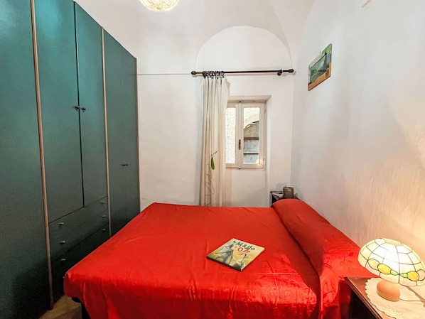 2 bedrooms, iron/ironing board, free WiFi
