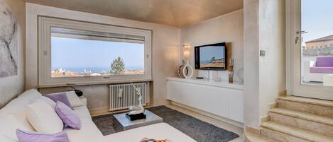 Una televisión, un reproductor de DVD