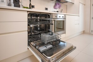 Fridge, oven, dishwasher, coffee/tea maker