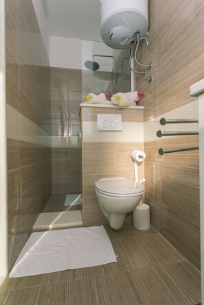 Shower, hair dryer, towels - Beachfront Holiday Home with pool MaMi (Poljica)