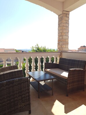 Unclassified image, 5 of 22, button