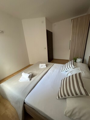 Unclassified image, 2 of 26, button