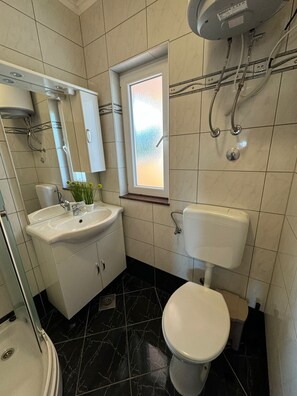 Shower, towels