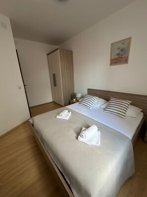 Unclassified image, 5 of 26, button