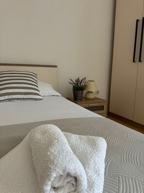 Unclassified image, 4 of 26, button