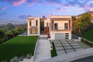 Exterior - Gayle Villa (Tarzana)