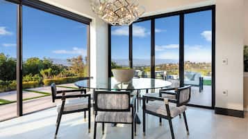 Villa, Multiple Beds, Pool Access, Mountain View (Gayle Villa) | Dining