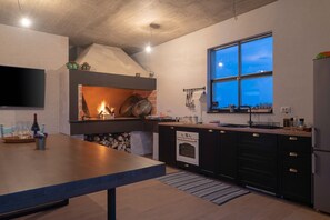Køleskab, mikrobølgeovn, ovn, kogeplade