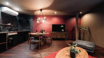 Free minibar, individually decorated, individually furnished, free WiFi