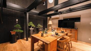 Kamar Basic, Bebas Asap Rokok (WOOD) | Minibar gratis dan didekorasi berbeda-beda