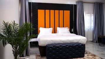Apartamento econômico, sacada, vista para a cidade | 1 quarto, escrivaninha, espaço de trabalho para notebook
