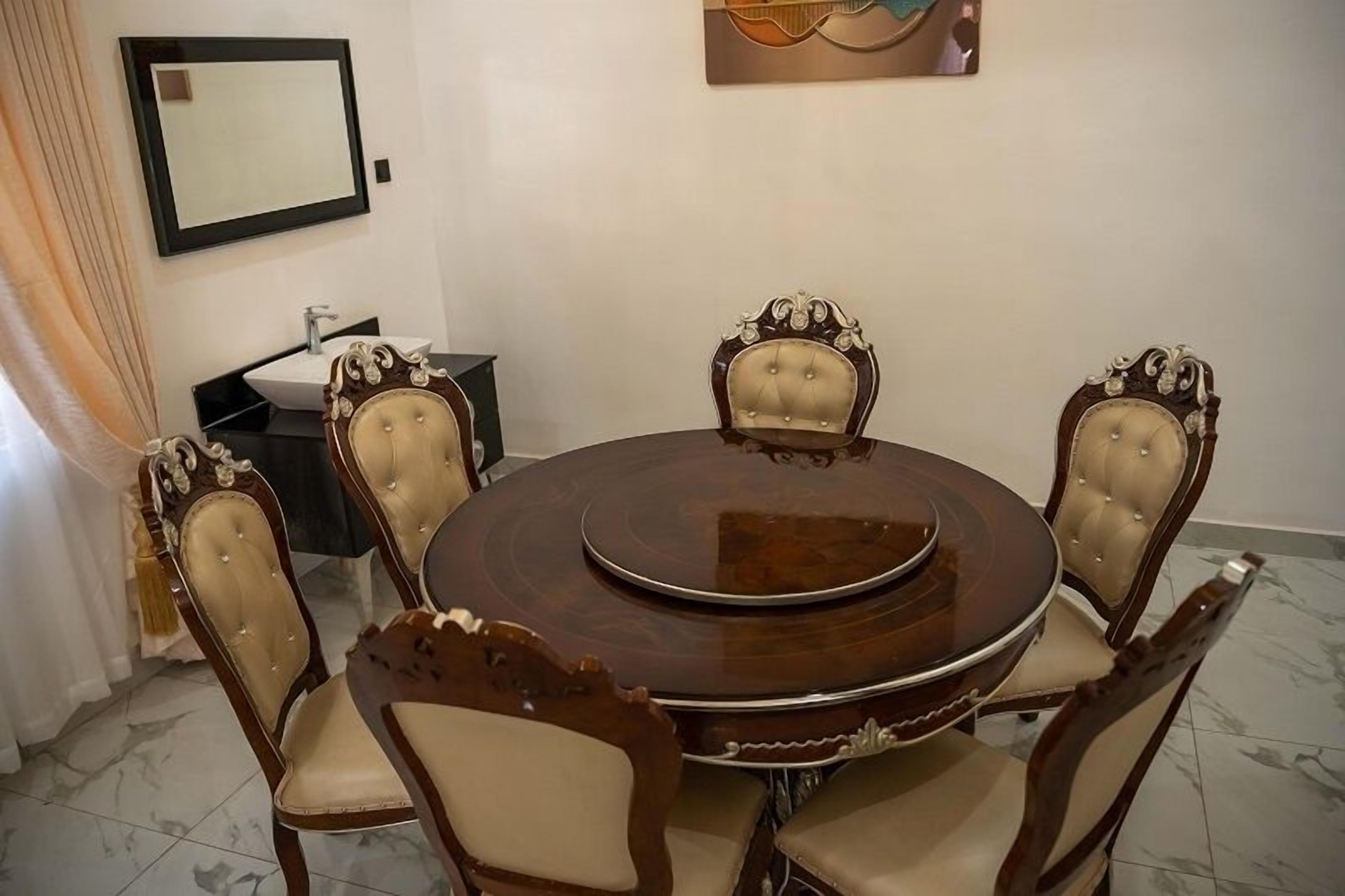 Appartement Économique, balcon, vue ville | Salle à manger