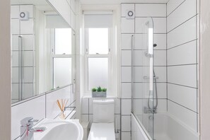 Hårføner og håndklær