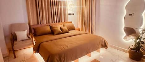 Apartamento Deluxe, balcón, vistas a la ciudad | 1 dormitorio, escritorio, espacio para trabajar con un portátil