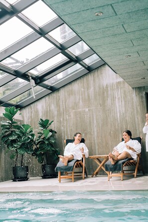 Un sauna, una bañera de hidromasaje, baño turco, masajes