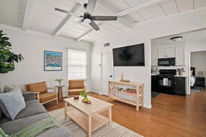 Televisión y oficina 