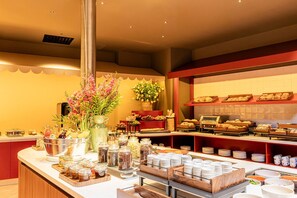 Daily continental breakfast for a fee - The Ostendian (Ostend)