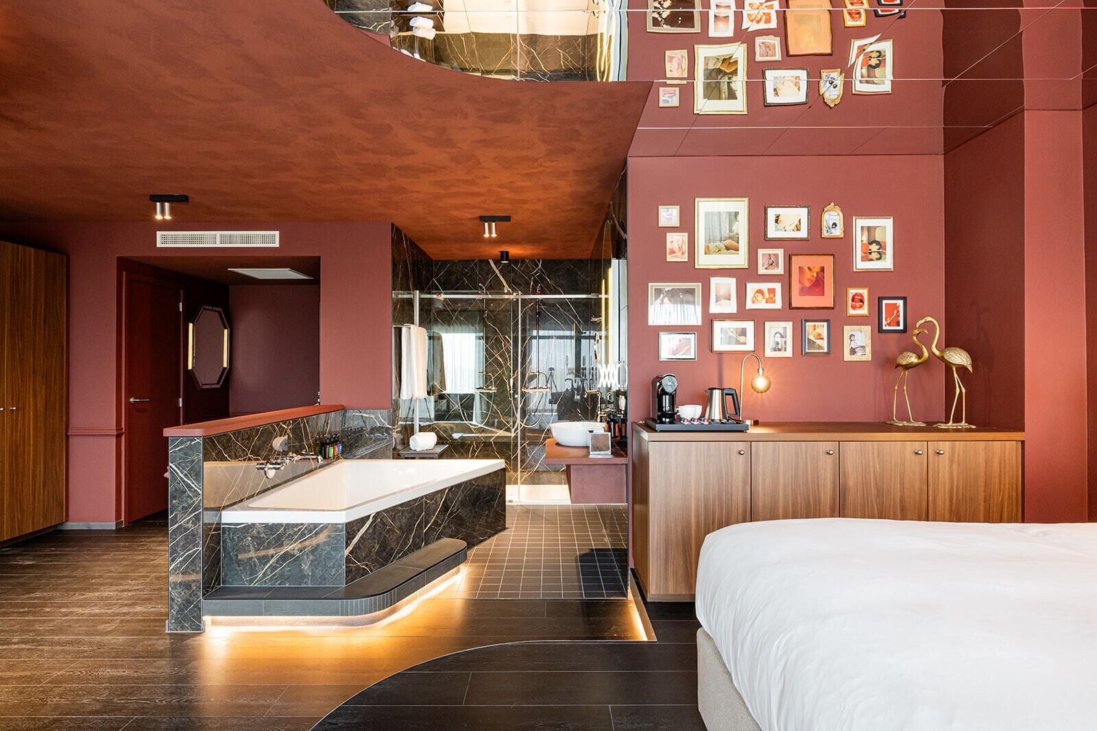 Red Light Suite | Blackout drapes, free WiFi, bed sheets