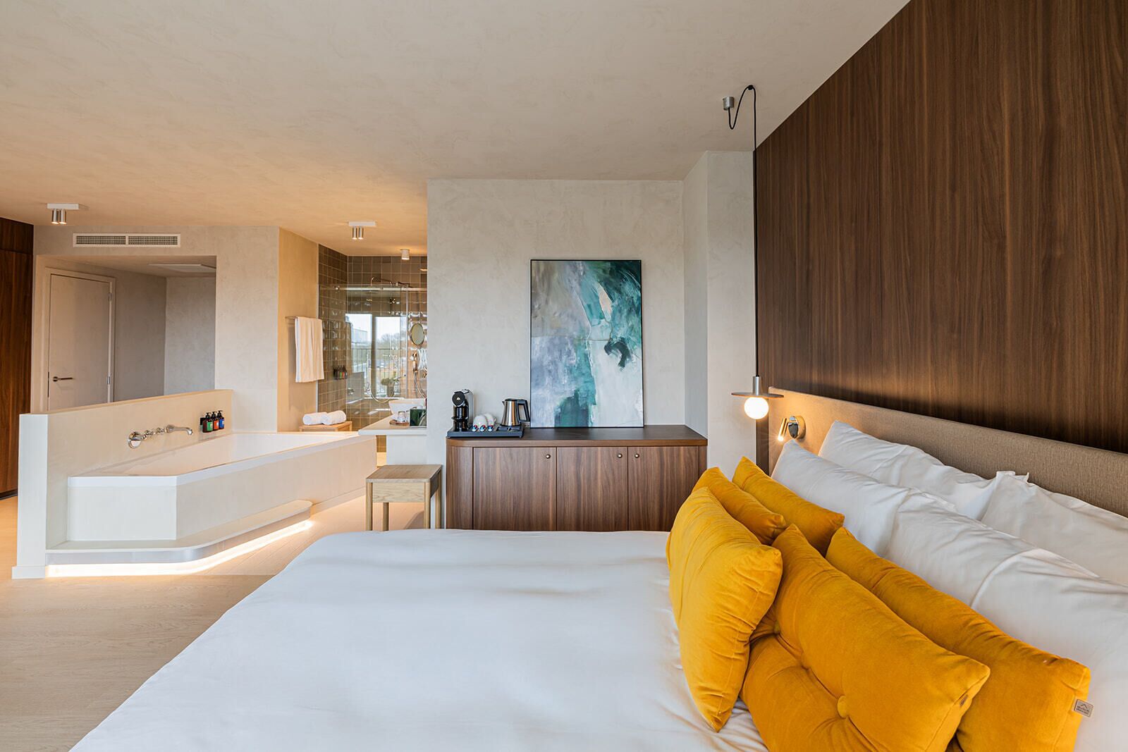 Unwind Suite | Pimennysverhot, ilmainen Wi-Fi, vuodevaatteet