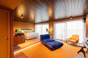 1 habitación, cortinas blackout, wifi gratis y ropa de cama