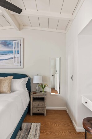 1 bedroom, iron/ironing board, WiFi, bed sheets - Beachside 1BR Haven Near Ocean & Outdoor Space (San Diego)