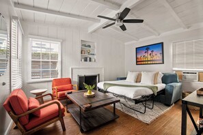 4 habitaciones, escritorio, tabla de planchar con plancha y wifi 