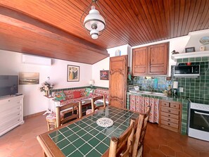 Fridge, oven, stovetop