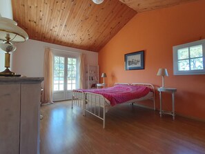 4 bedrooms, WiFi - Spacious 4-bedroom house near beach, pets welcome, garden (L'Aiguillon-la-Presqu'île)