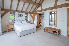 8 habitaciones, tabla de planchar con plancha y cuna de viaje 