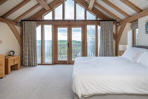 8 bedrooms, iron/ironing board, travel crib, free WiFi - Stunning Abersoch Home with Hot Tub and Ocean Views (Abersoch)