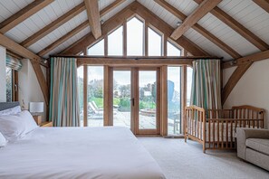 8 bedrooms, iron/ironing board, travel crib, free WiFi - Stunning Abersoch Home with Hot Tub and Ocean Views (Abersoch)