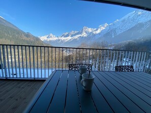 Outdoor dining - Modern apartment in Les Houches, near ski slopes (Les Houches)
