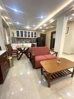 Estúdio superior, vista para o jardim | Quartos à prova de som, ferros/tábuas de passar roupa, Wi-Fi de cortesia