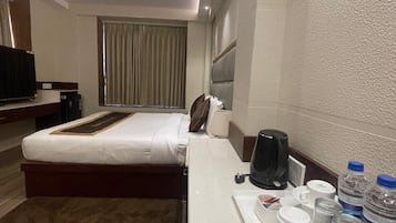 Deluxe Room, City View | 1 bedroom, soundproofing, iron/ironing board, free WiFi