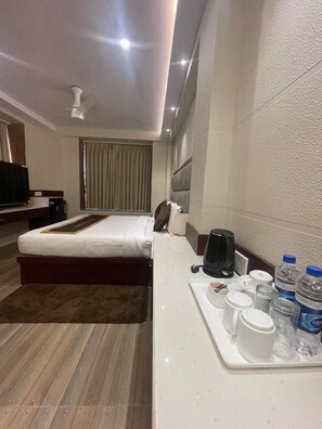 Deluxe Room, City View | 1 bedroom, soundproofing, iron/ironing board, free WiFi