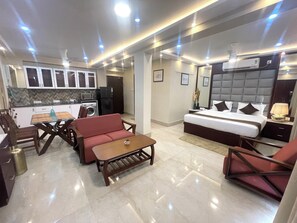 Lydisolert, strykejern/-brett og wi-fi (inkludert)