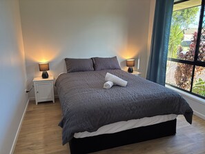 5 slaapkamers, een bureau, een strijkplank/strijkijzer, gratis wifi