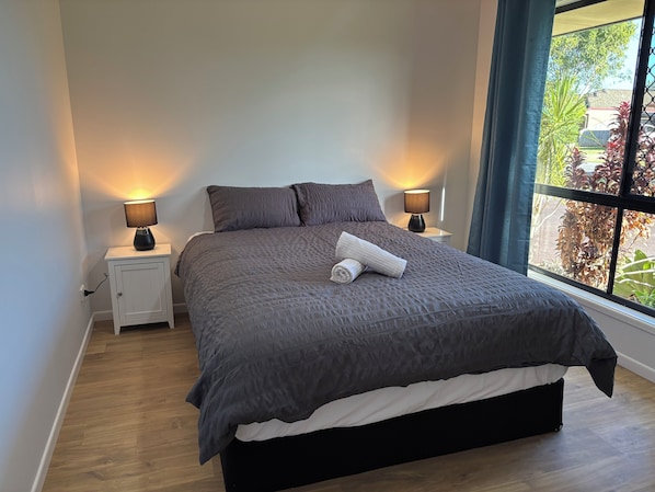 5 bedrooms, desk, iron/ironing board, free WiFi