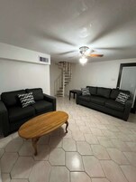 House | 6 bedrooms, desk, Internet