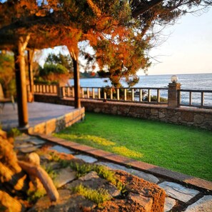 Property grounds - Genari Beach Apartments- Sea View Apartment (Pyrgos)