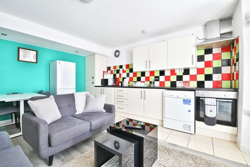 2 Bed Apartment Near Cardiff Bay